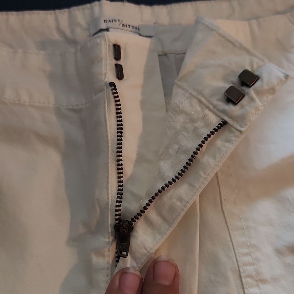 [Daily Ritual] White Shorts - Size 10 - Picture 3 of 7